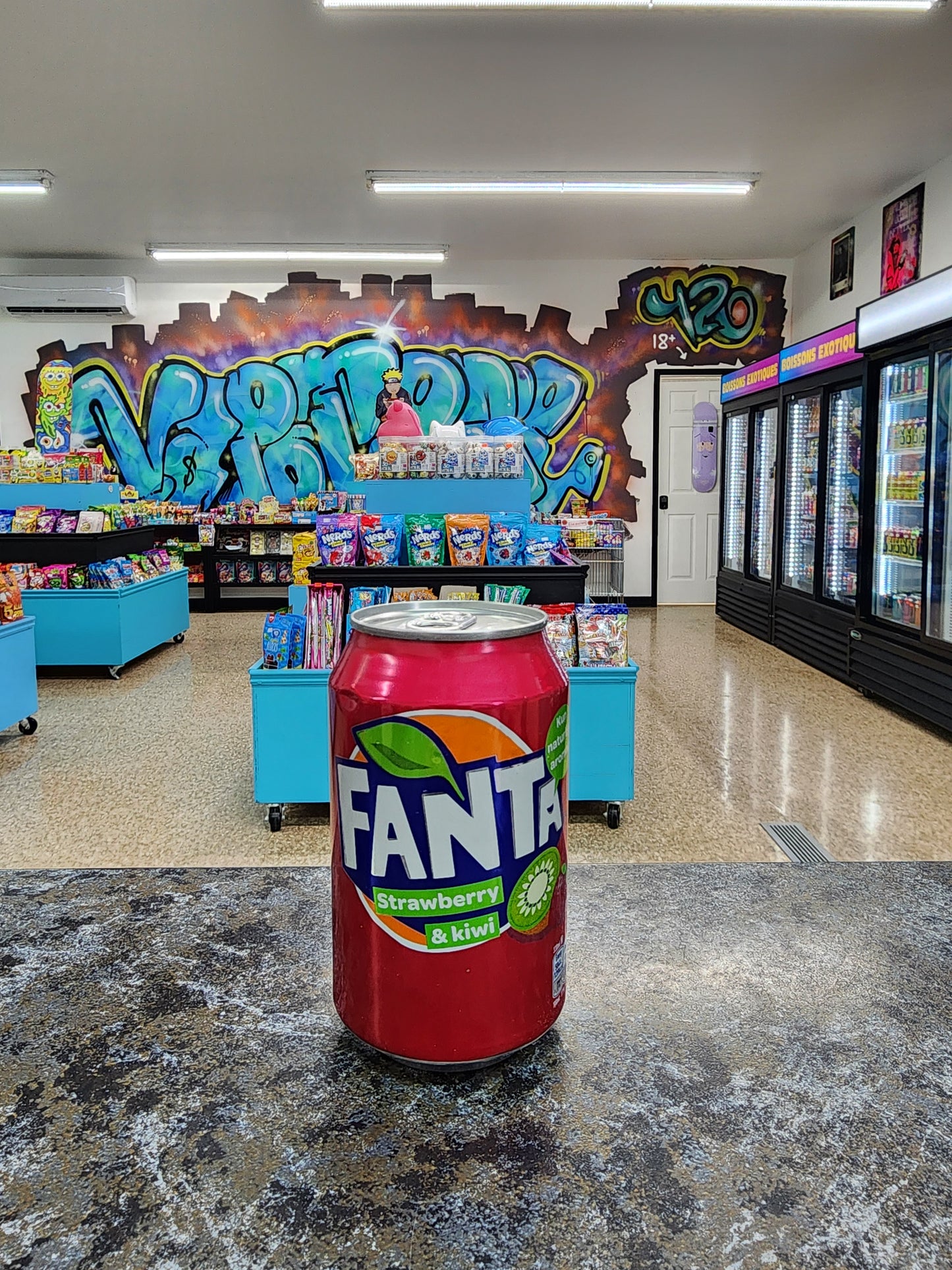 Fanta strawberry & kiwi 330ml