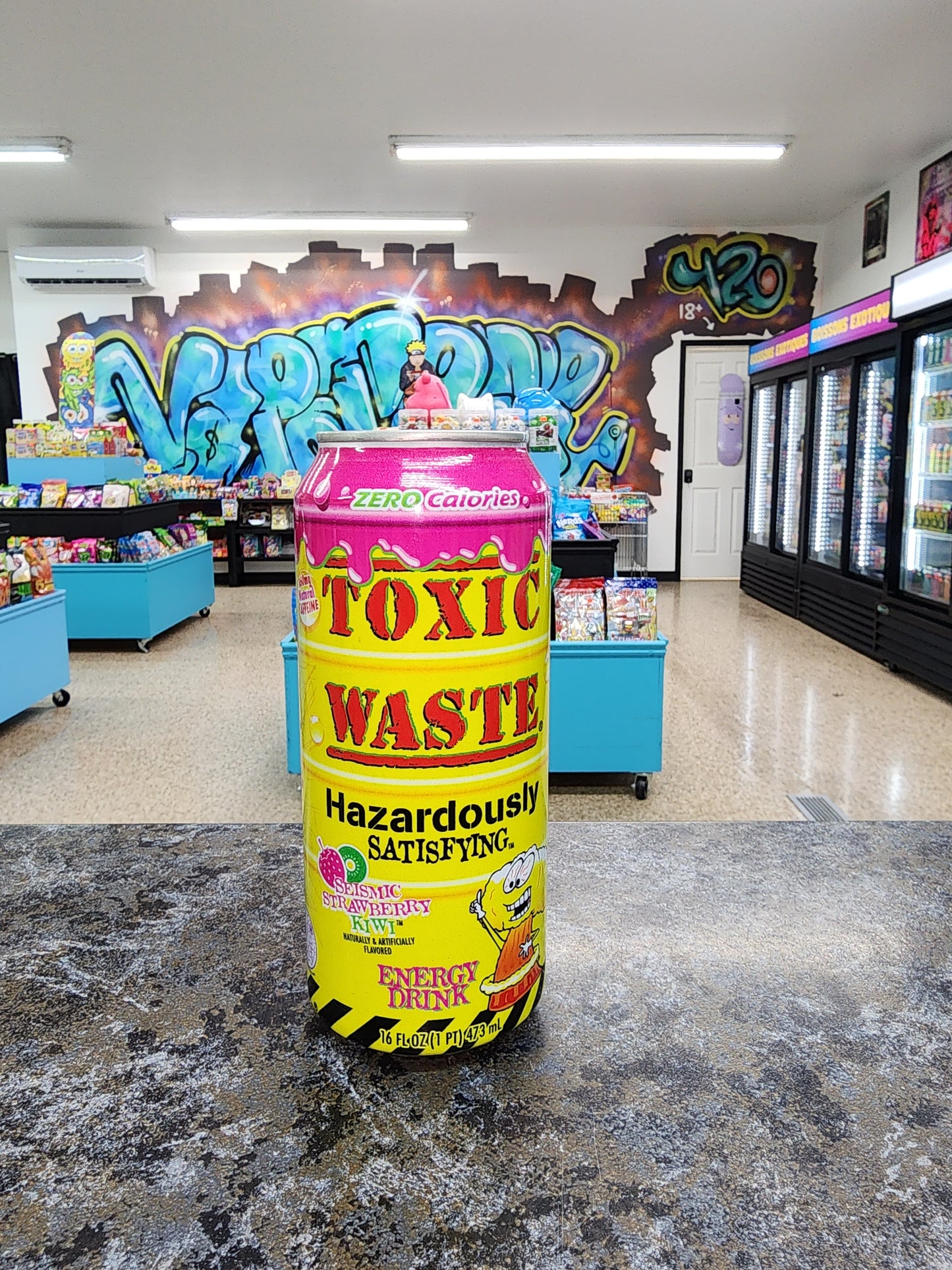Toxic waste fraise kiwi energy drink 473ml